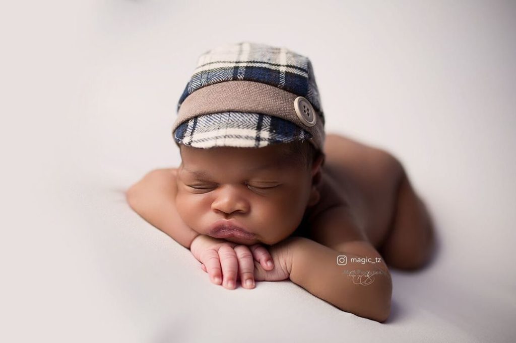 How To Calm A Crying Baby Dr Robert Hamilton Citimuzik